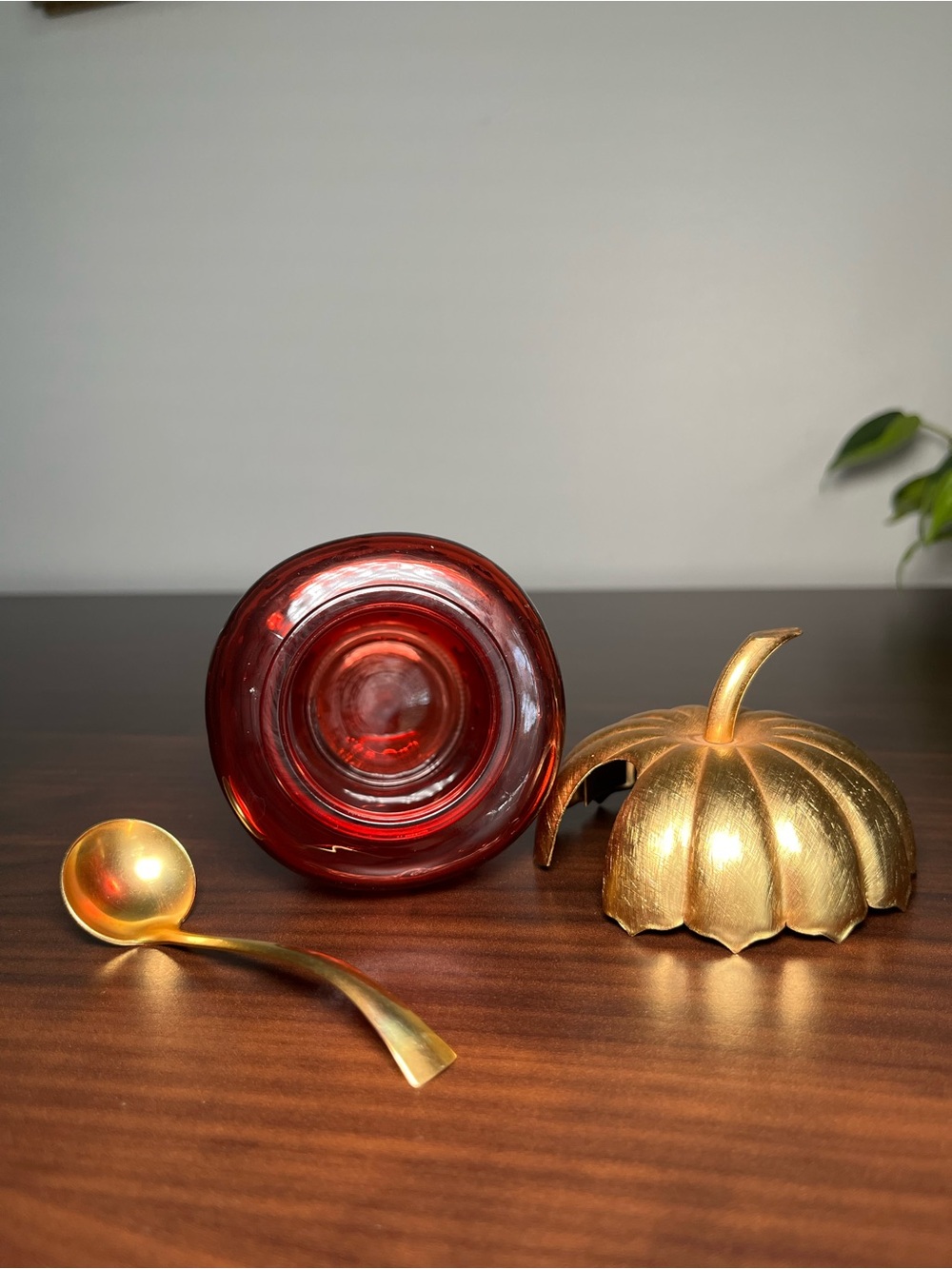 Ruby red glass strawberry jam jar with gold metal lid. 1970 - 70’s Avon - Picture 8 of 12